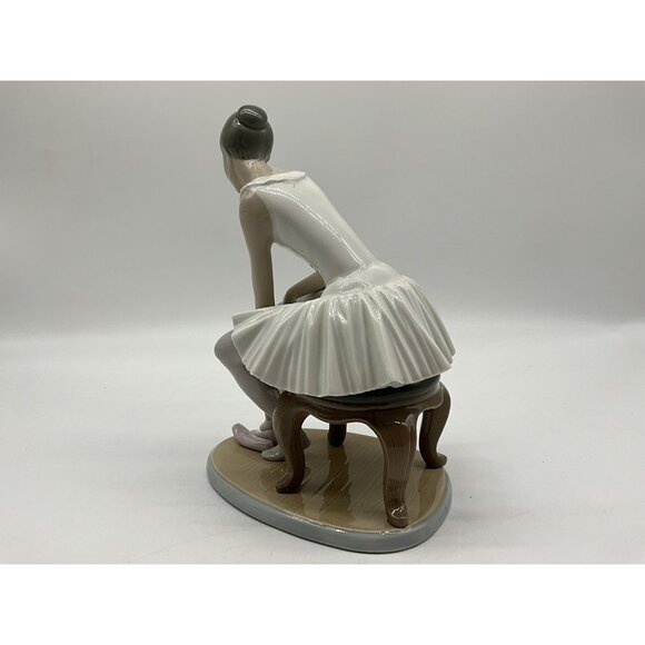 Lladro NAO Figurine Elegant Ballet Ballerina Seated Putting On Slippers No. 387 - Picture 12 of 16